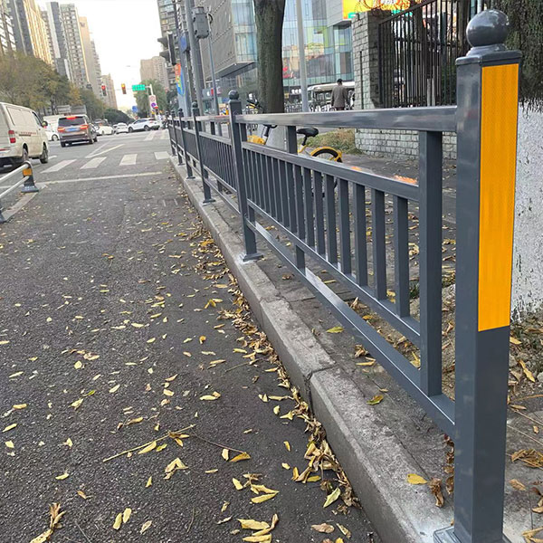 市政护栏全面升级 绘就城市道路安全风景线